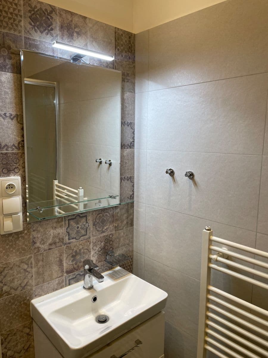 Prenájom bytu 2-izbový 45 m², Finská, Praha, Praha Prenájom bytu 2-izbový 45 m², Finská, Praha, Praha