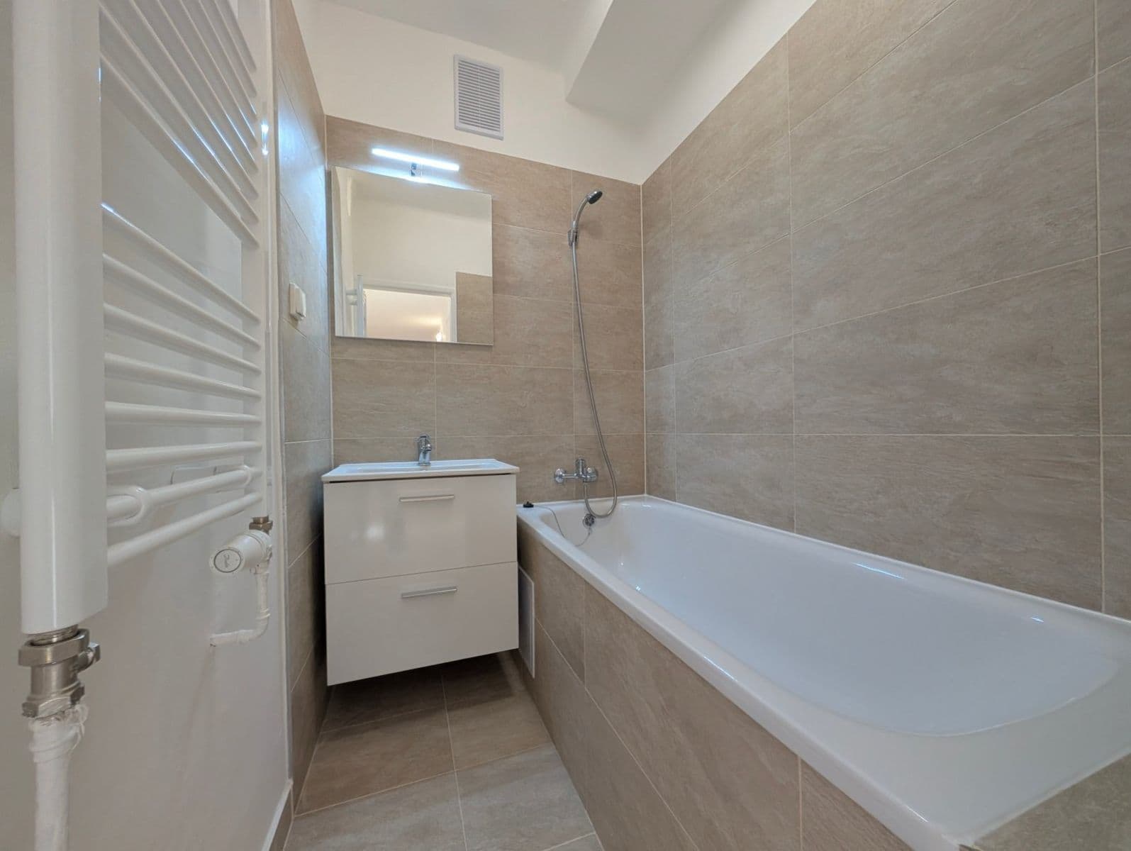 Prenájom bytu 3-izbový 72 m², Fibichova, Havířov, Moravskoslezský kraj Prenájom bytu 3-izbový 72 m², Fibichova, Havířov, Moravskoslezský kraj