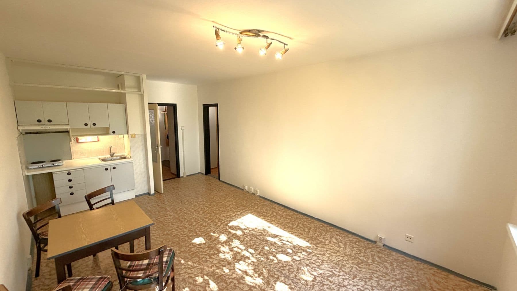 Prenájom bytu 1-izbový 30 m², Nad Opatovem, Praha, Praha Prenájom bytu 1-izbový 30 m², Nad Opatovem, Praha, Praha