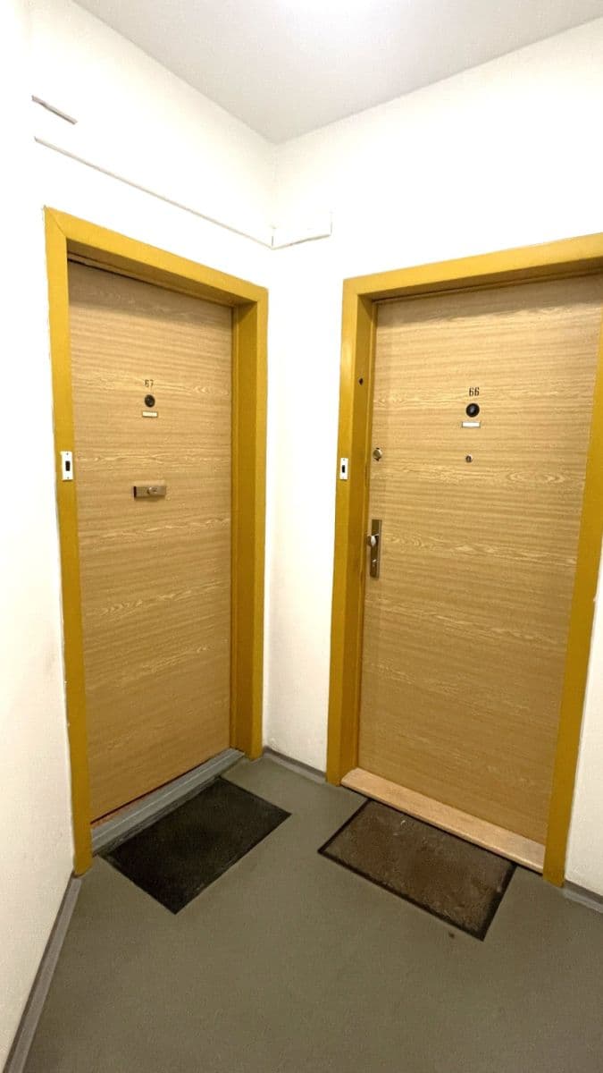 Prenájom bytu 1-izbový 30 m², Nad Opatovem, Praha, Praha Prenájom bytu 1-izbový 30 m², Nad Opatovem, Praha, Praha