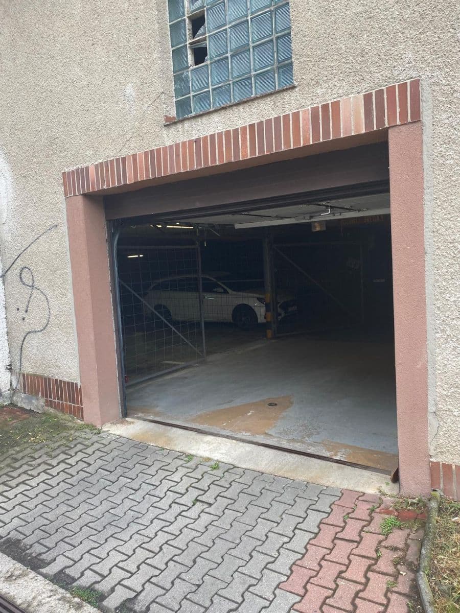 Predaj garáže 16 m², Praha, Praha Predaj garáže 16 m², Praha, Praha