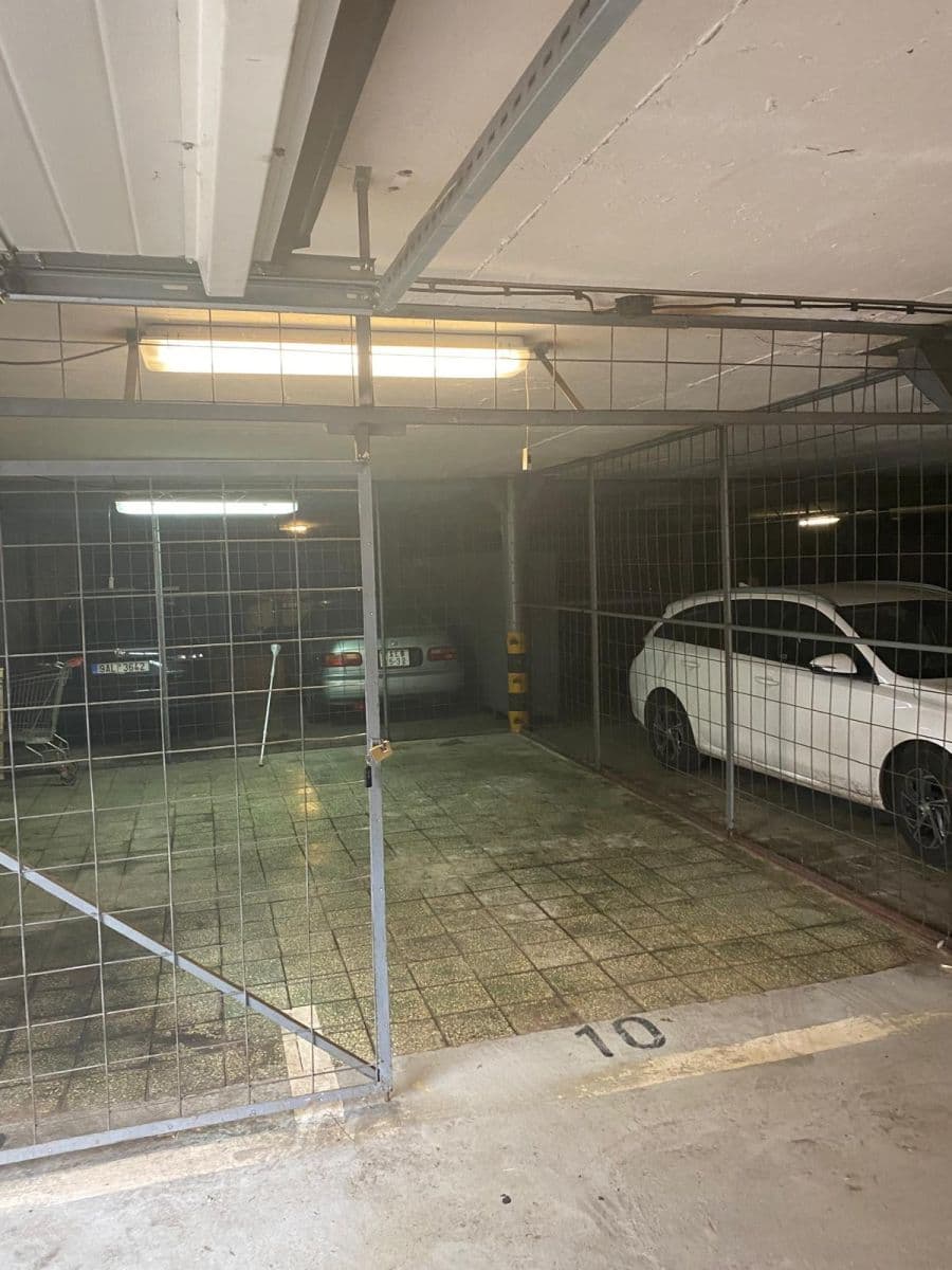 Predaj garáže 16 m², Praha, Praha Predaj garáže 16 m², Praha, Praha