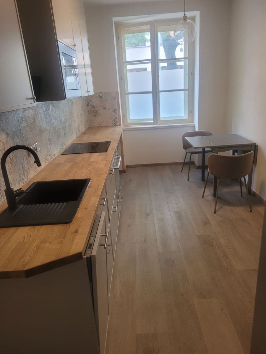 Prenájom bytu 2-izbový 53 m², Žerotínova, Praha, Praha Prenájom bytu 2-izbový 53 m², Žerotínova, Praha, Praha