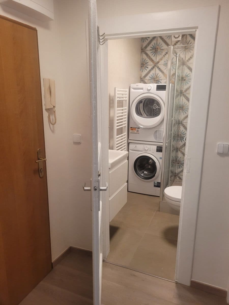 Prenájom bytu 2-izbový 53 m², Žerotínova, Praha, Praha Prenájom bytu 2-izbový 53 m², Žerotínova, Praha, Praha