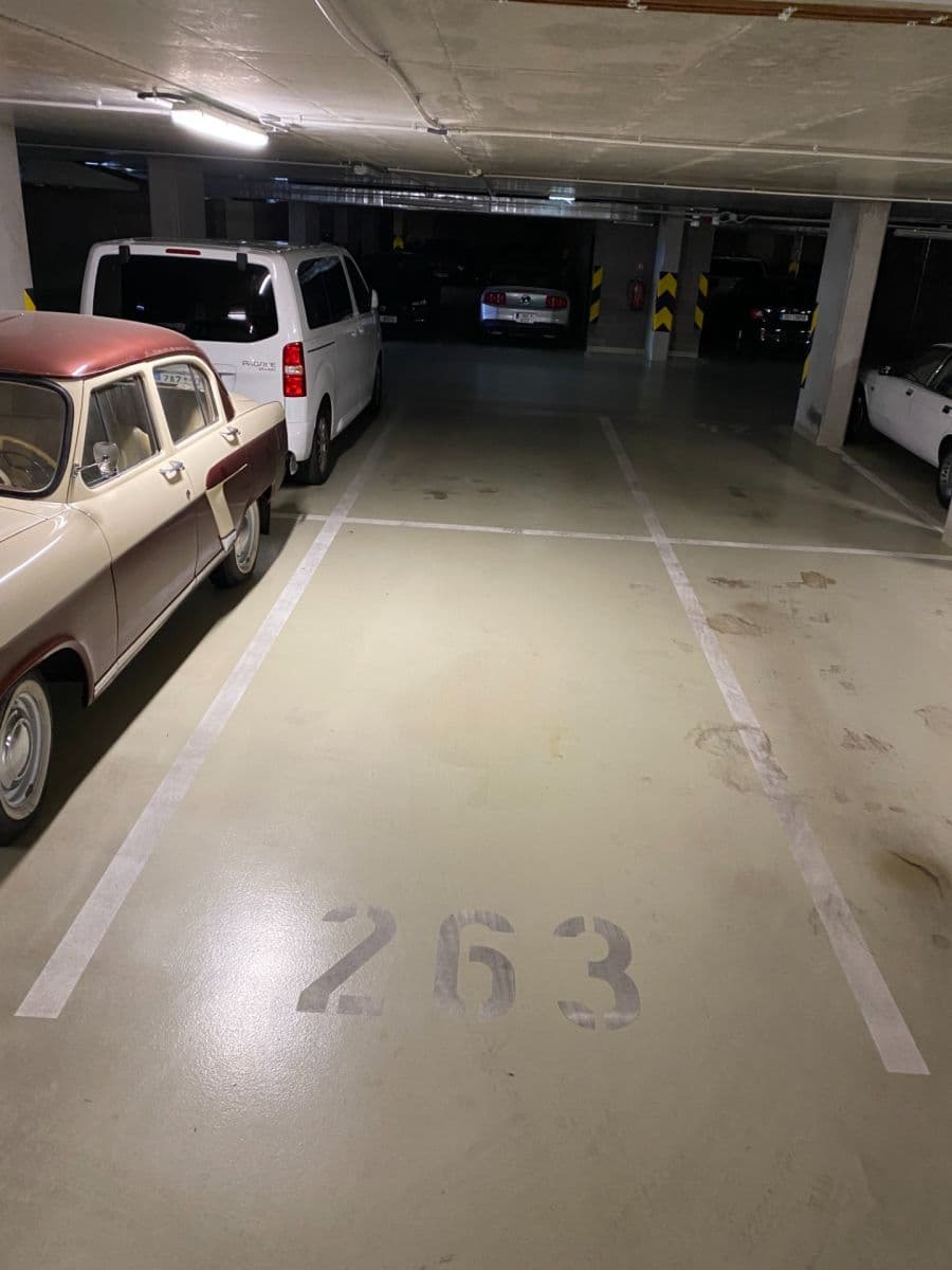 Prenájom garáže 13 m², Zvěřinova, Praha, Praha Prenájom garáže 13 m², Zvěřinova, Praha, Praha
