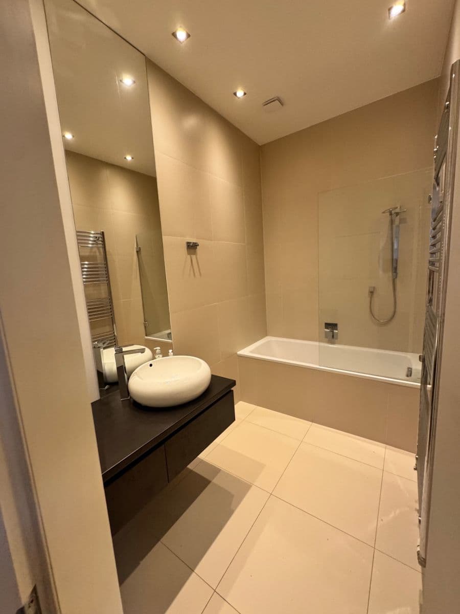 Prenájom bytu 2-izbový 79 m², Šimáčkova, Praha, Praha Prenájom bytu 2-izbový 79 m², Šimáčkova, Praha, Praha