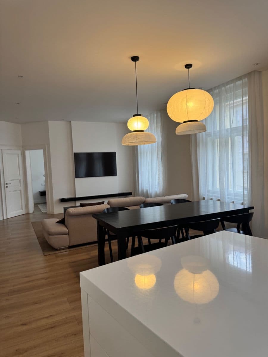 Prenájom bytu 2-izbový 79 m², Šimáčkova, Praha, Praha Prenájom bytu 2-izbový 79 m², Šimáčkova, Praha, Praha