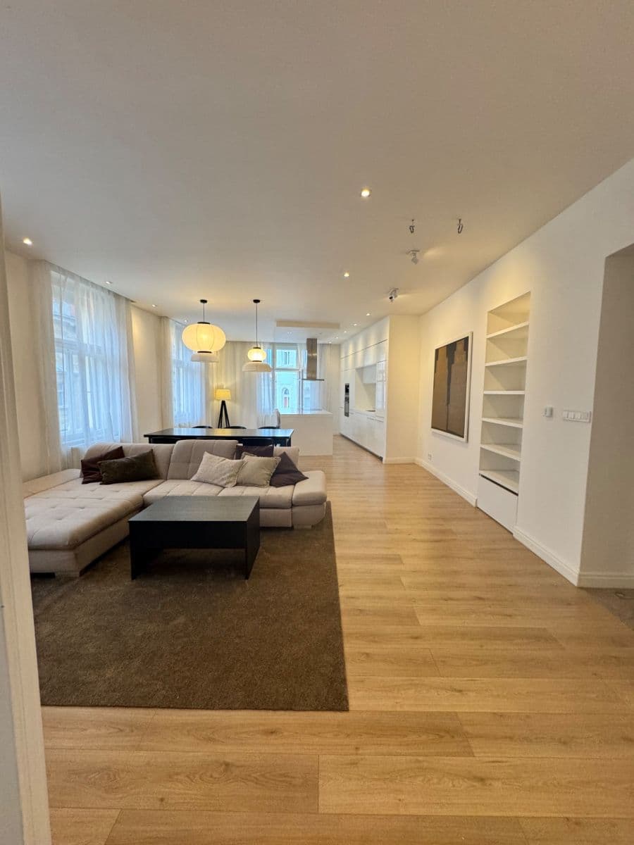 Prenájom bytu 2-izbový 79 m², Šimáčkova, Praha, Praha Prenájom bytu 2-izbový 79 m², Šimáčkova, Praha, Praha