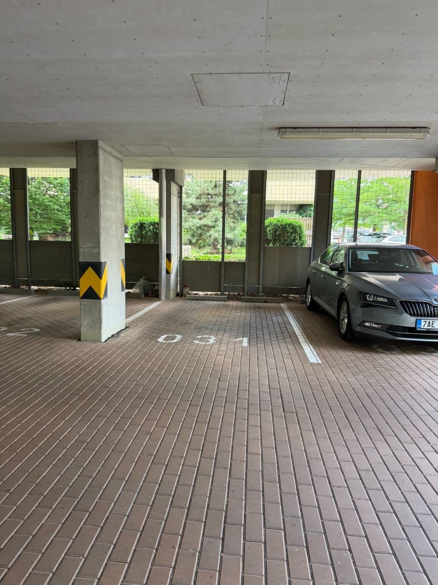 Prenájom garáže 13 m², Makedonská, Praha, Praha Prenájom garáže 13 m², Makedonská, Praha, Praha
