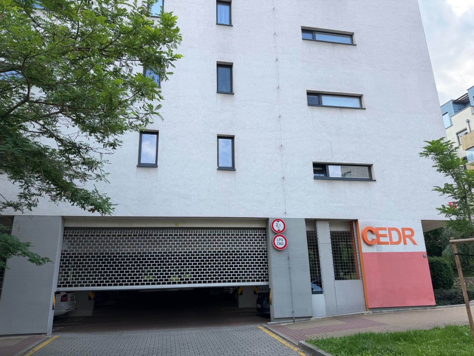 Prenájom garáže 13 m², Makedonská, Praha, Praha Prenájom garáže 13 m², Makedonská, Praha, Praha
