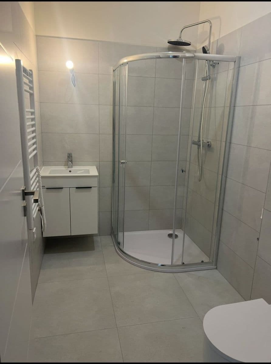 Prenájom bytu 1-izbový 20 m², Kolmá, Praha, Praha Prenájom bytu 1-izbový 20 m², Kolmá, Praha, Praha