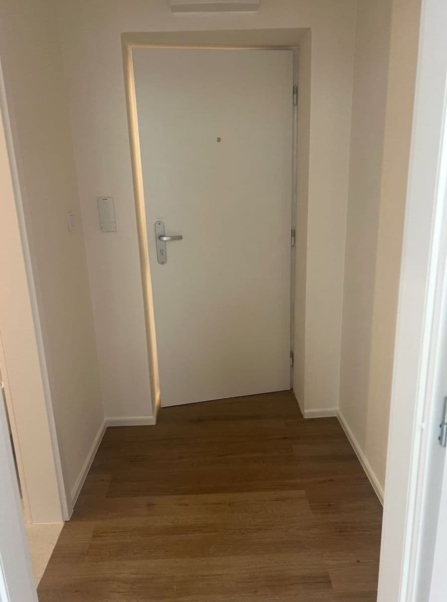 Prenájom bytu 1-izbový 20 m², Kolmá, Praha, Praha Prenájom bytu 1-izbový 20 m², Kolmá, Praha, Praha