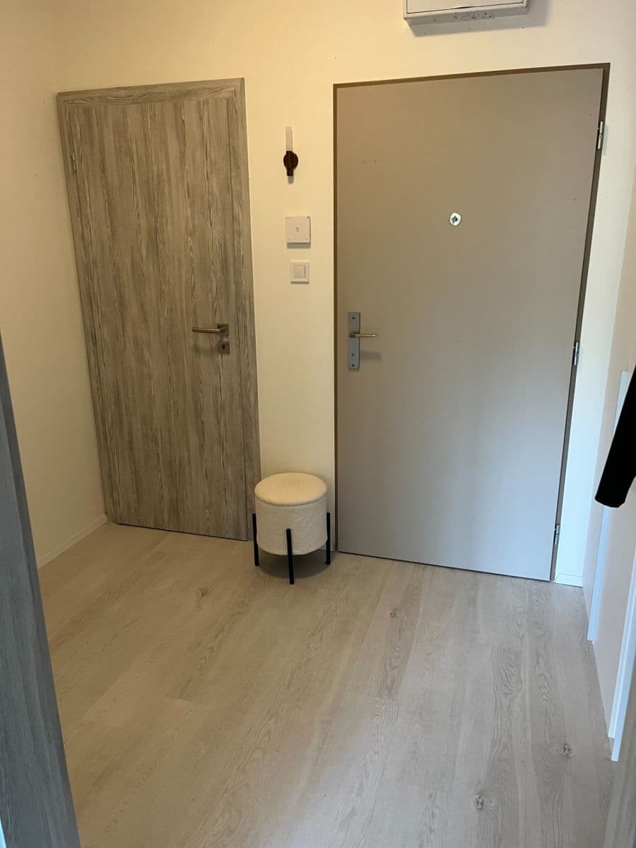 Prenájom bytu 1-izbový 44 m², Nad Kolčavkou, Praha, Praha Prenájom bytu 1-izbový 44 m², Nad Kolčavkou, Praha, Praha