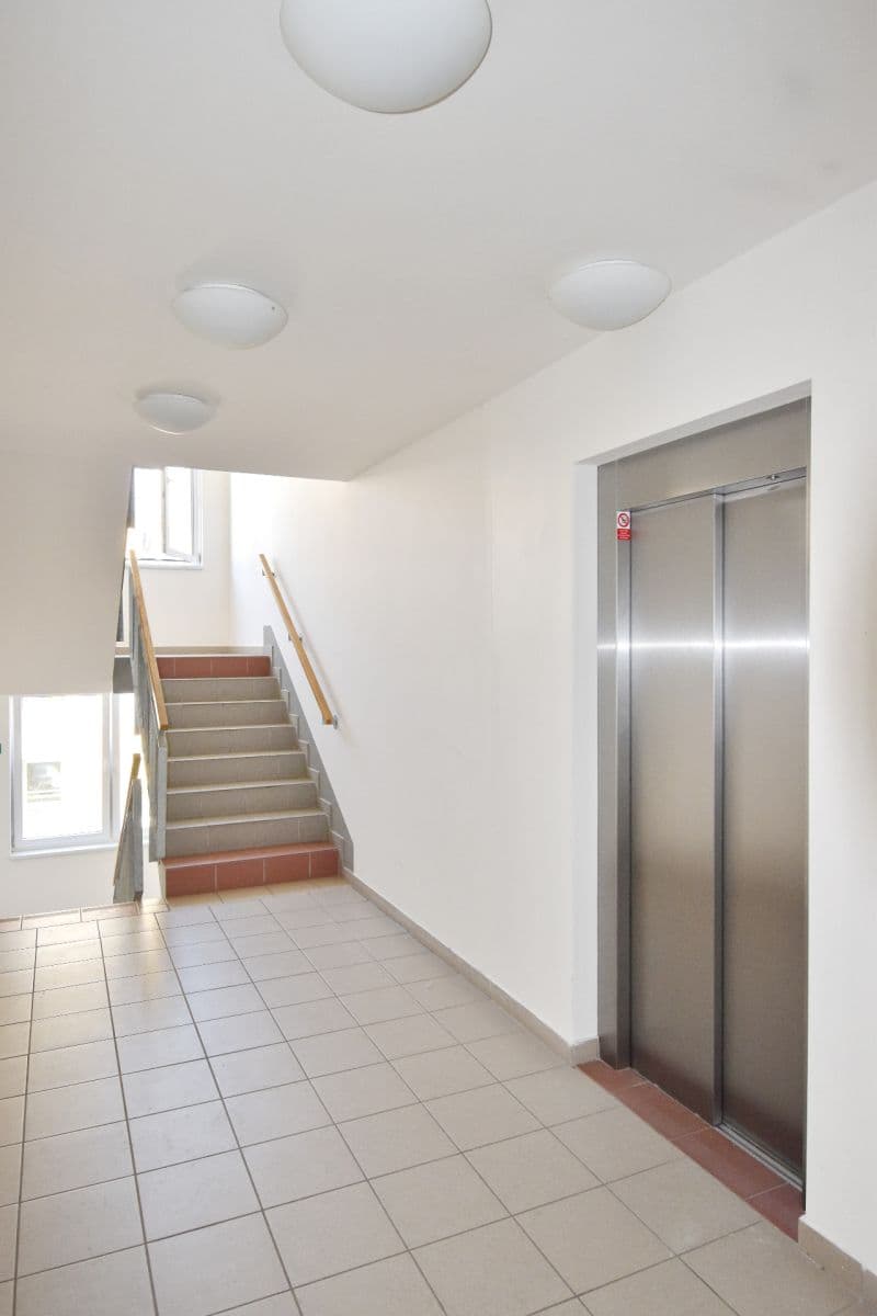 Prenájom bytu 2-izbový 58 m², Zlonická, Praha, Praha Prenájom bytu 2-izbový 58 m², Zlonická, Praha, Praha
