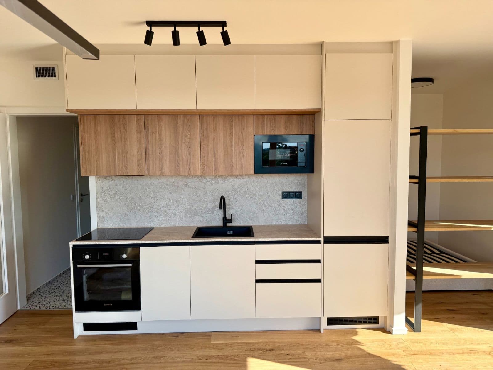 Prenájom bytu 1-izbový 40 m², U Komína, Praha, Praha Prenájom bytu 1-izbový 40 m², U Komína, Praha, Praha