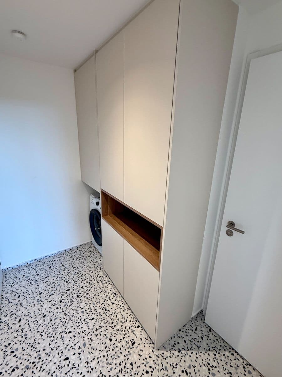 Prenájom bytu 1-izbový 40 m², U Komína, Praha, Praha Prenájom bytu 1-izbový 40 m², U Komína, Praha, Praha