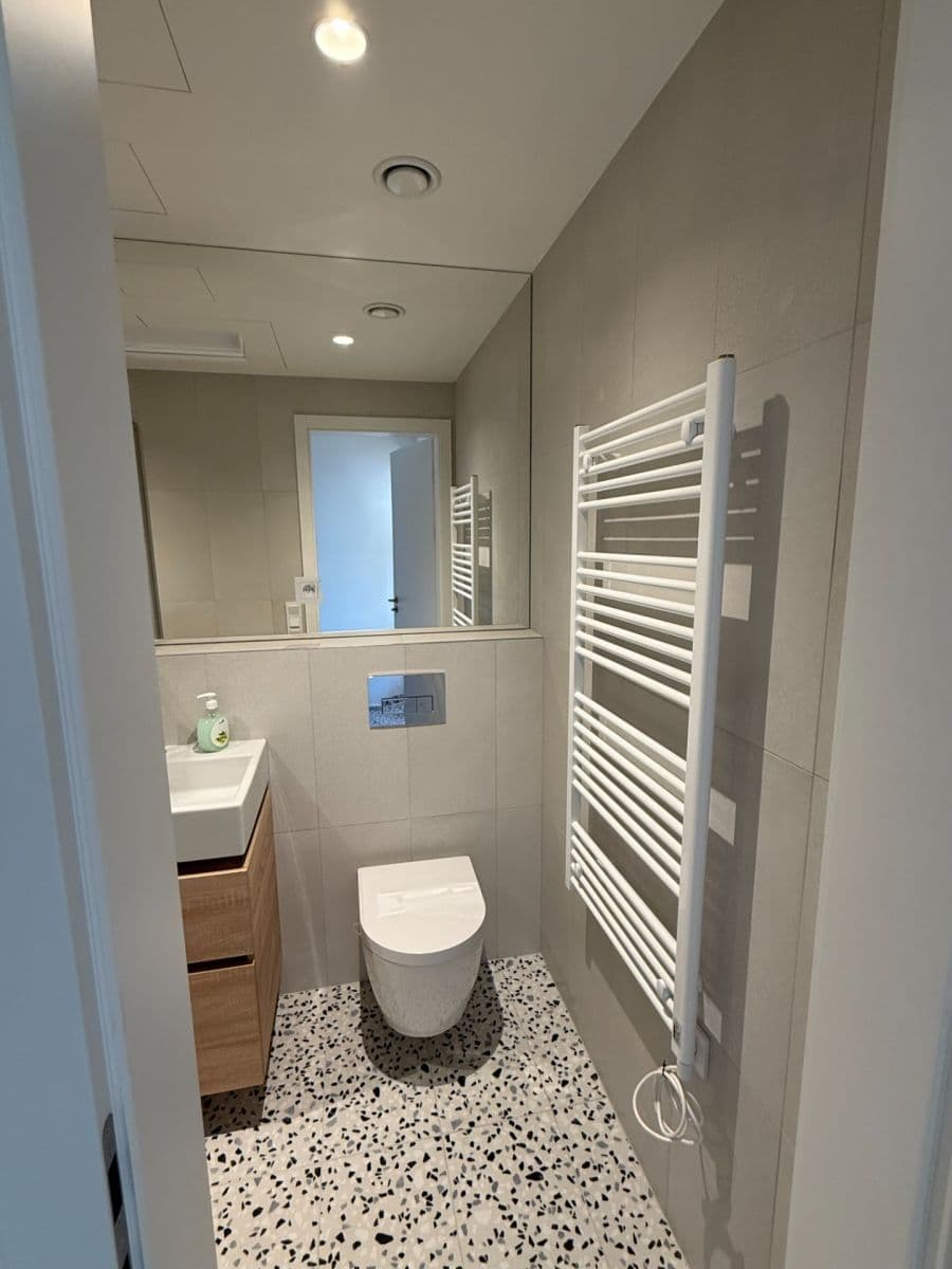 Prenájom bytu 1-izbový 40 m², U Komína, Praha, Praha Prenájom bytu 1-izbový 40 m², U Komína, Praha, Praha