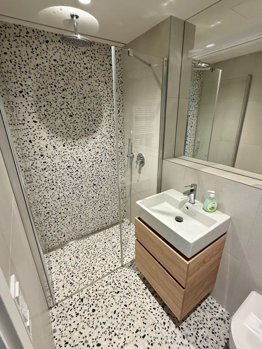 Prenájom bytu 1-izbový 40 m², U Komína, Praha, Praha Prenájom bytu 1-izbový 40 m², U Komína, Praha, Praha