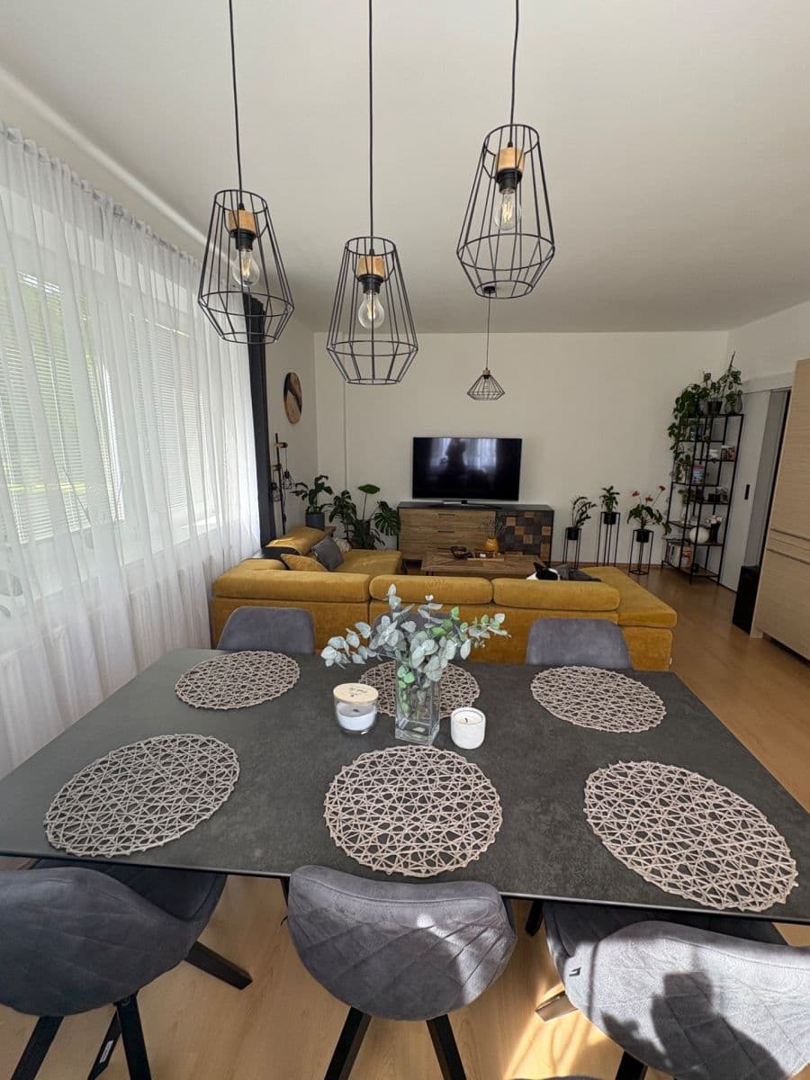 Prenájom bytu 2-izbový 61 m², Obránců míru, Třebíč, Kraj Vysočina Prenájom bytu 2-izbový 61 m², Obránců míru, Třebíč, Kraj Vysočina