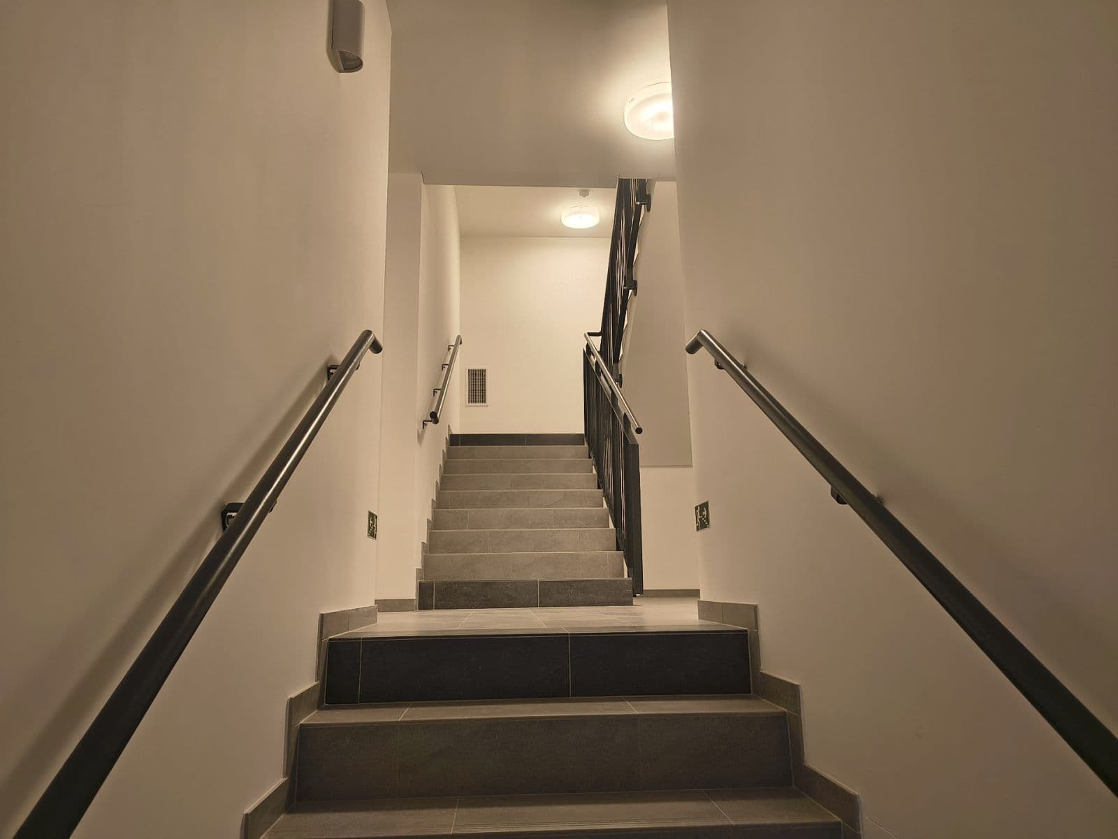 Prenájom bytu 1-izbový 36 m², Pod Harfou, Praha, Praha Prenájom bytu 1-izbový 36 m², Pod Harfou, Praha, Praha