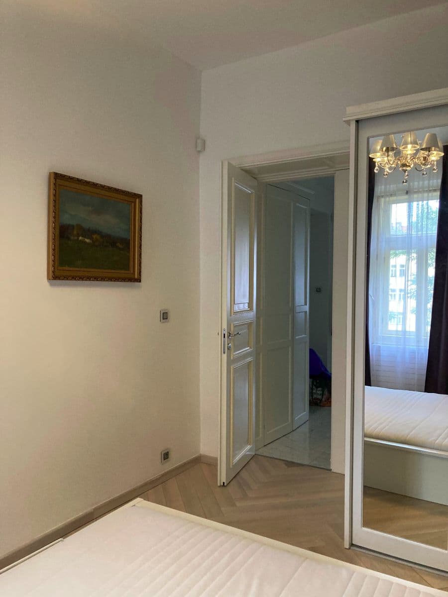 Prenájom bytu 3-izbový 90 m², Arbesovo náměstí, Praha, Praha Prenájom bytu 3-izbový 90 m², Arbesovo náměstí, Praha, Praha