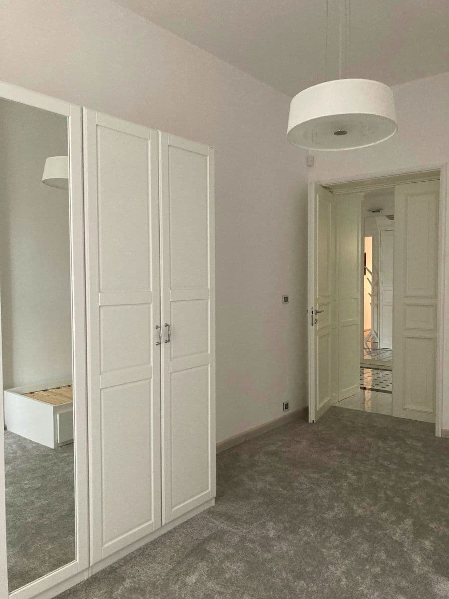 Prenájom bytu 3-izbový 90 m², Arbesovo náměstí, Praha, Praha Prenájom bytu 3-izbový 90 m², Arbesovo náměstí, Praha, Praha