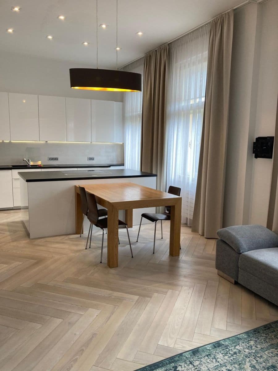 Prenájom bytu 3-izbový 90 m², Arbesovo náměstí, Praha, Praha Prenájom bytu 3-izbový 90 m², Arbesovo náměstí, Praha, Praha