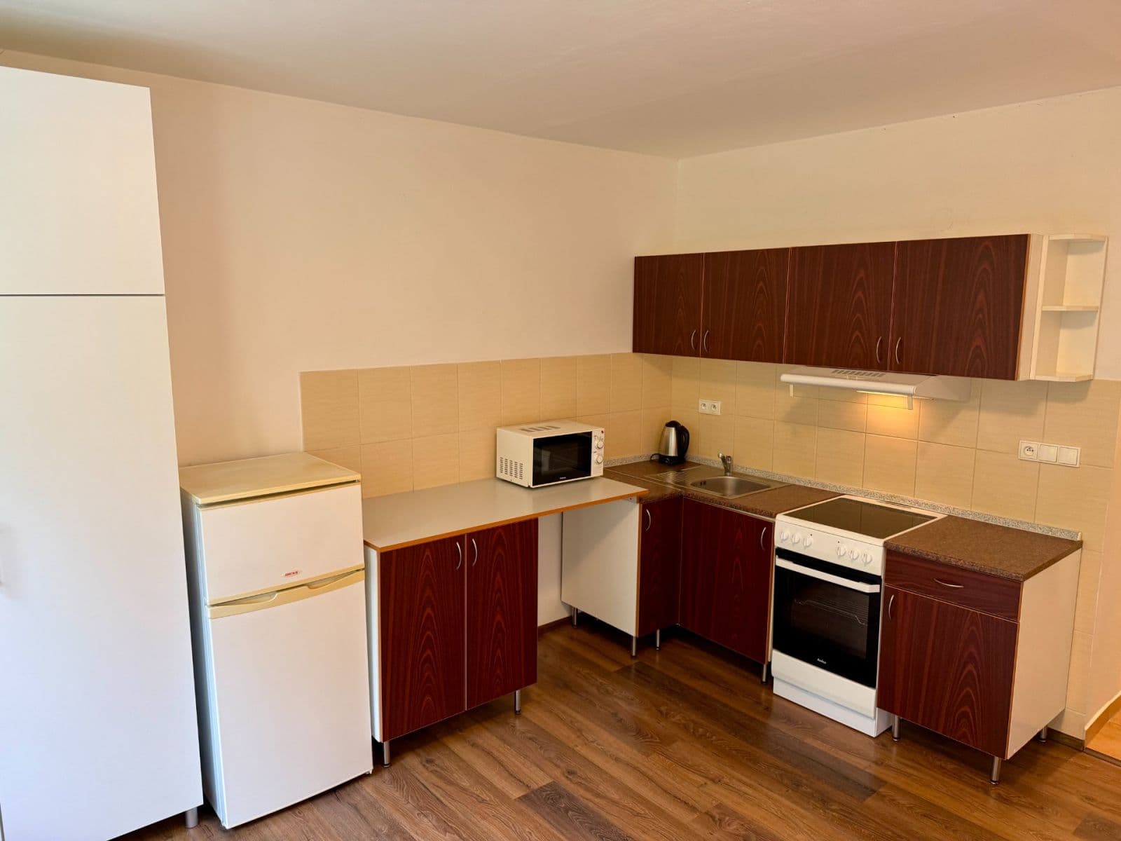 Prenájom bytu 1-izbový 38 m², Závodu míru, Karlovy Vary, Karlovarský kraj Prenájom bytu 1-izbový 38 m², Závodu míru, Karlovy Vary, Karlovarský kraj