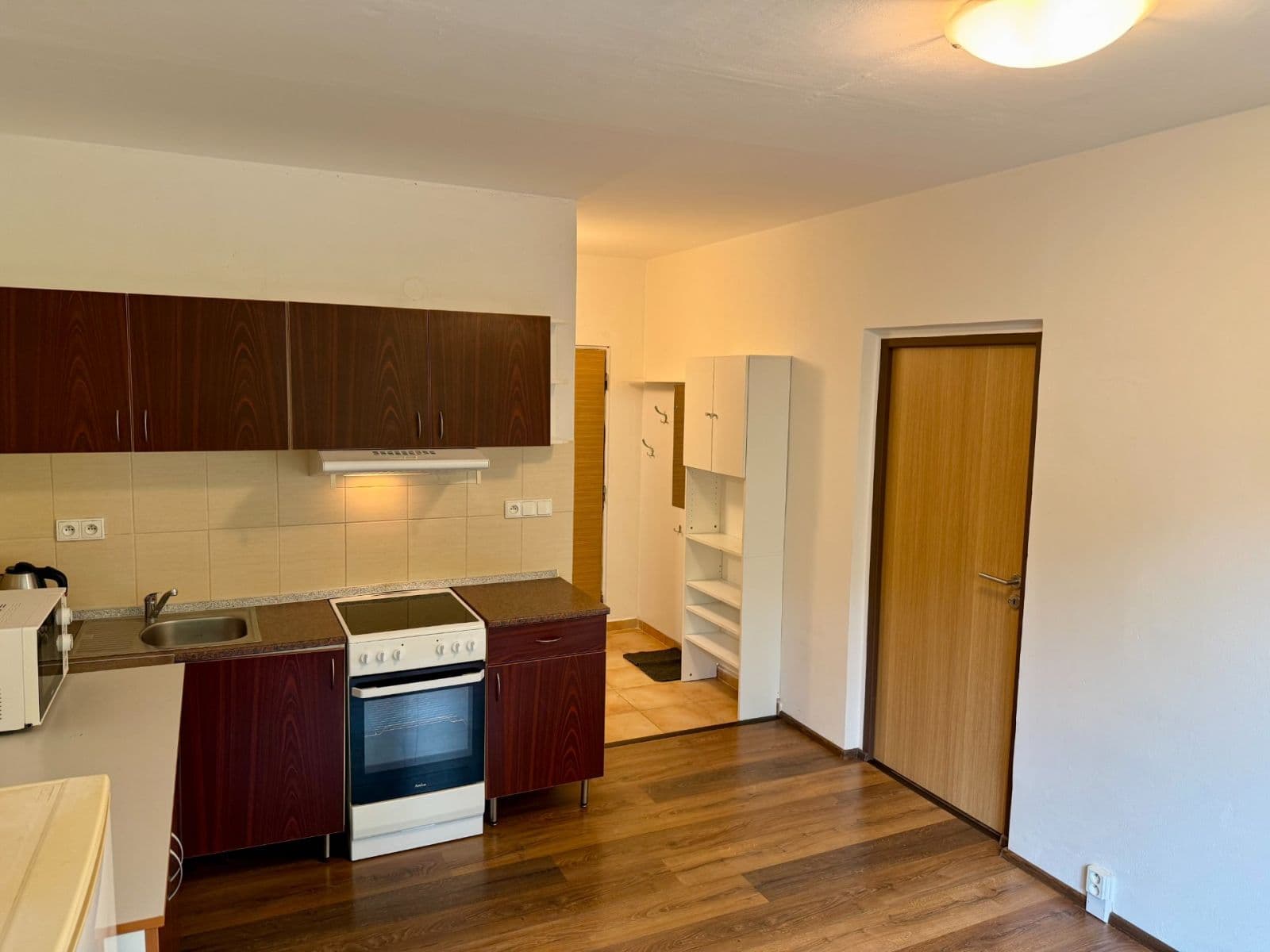 Prenájom bytu 1-izbový 38 m², Závodu míru, Karlovy Vary, Karlovarský kraj Prenájom bytu 1-izbový 38 m², Závodu míru, Karlovy Vary, Karlovarský kraj