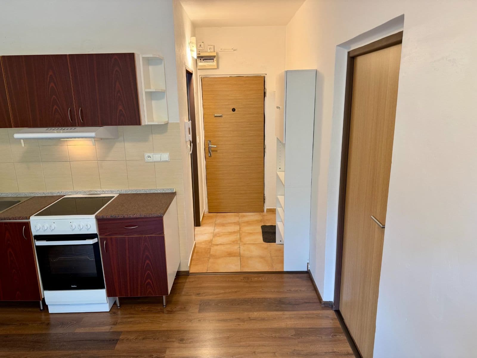 Prenájom bytu 1-izbový 38 m², Závodu míru, Karlovy Vary, Karlovarský kraj Prenájom bytu 1-izbový 38 m², Závodu míru, Karlovy Vary, Karlovarský kraj
