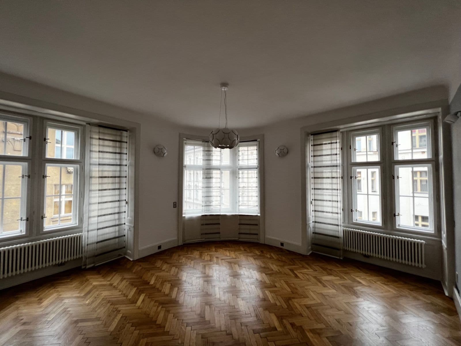 Prenájom bytu 4-izbový 142 m², Bílkova, Praha, Praha Prenájom bytu 4-izbový 142 m², Bílkova, Praha, Praha