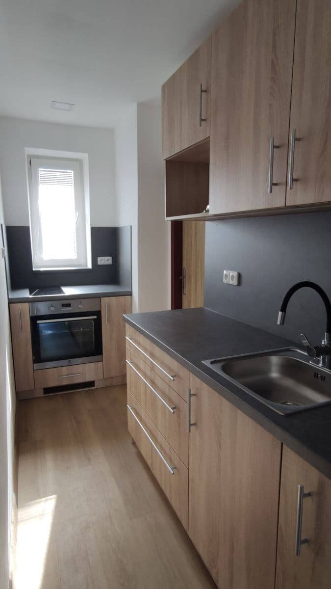Prenájom bytu 2-izbový 53 m², Bezručova, Otrokovice, Zlínský kraj Prenájom bytu 2-izbový 53 m², Bezručova, Otrokovice, Zlínský kraj