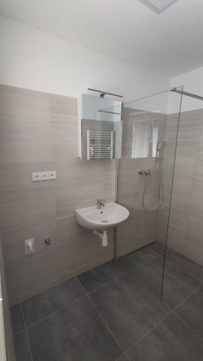 Prenájom bytu 2-izbový 53 m², Bezručova, Otrokovice, Zlínský kraj Prenájom bytu 2-izbový 53 m², Bezručova, Otrokovice, Zlínský kraj