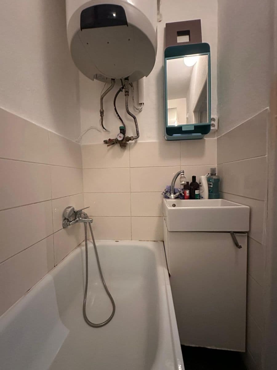 Prenájom bytu 2-izbový 50 m², Jaromírova, Praha, Praha Prenájom bytu 2-izbový 50 m², Jaromírova, Praha, Praha