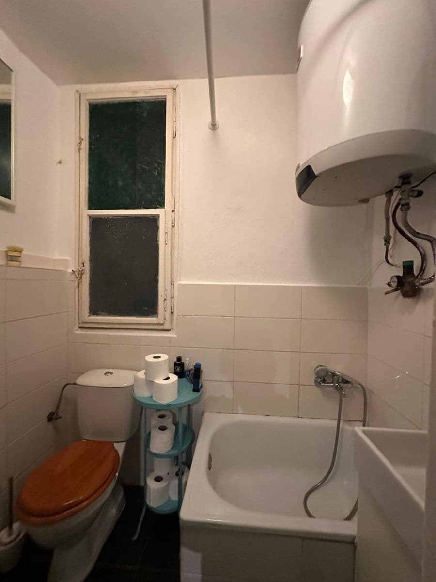 Prenájom bytu 2-izbový 50 m², Jaromírova, Praha, Praha Prenájom bytu 2-izbový 50 m², Jaromírova, Praha, Praha
