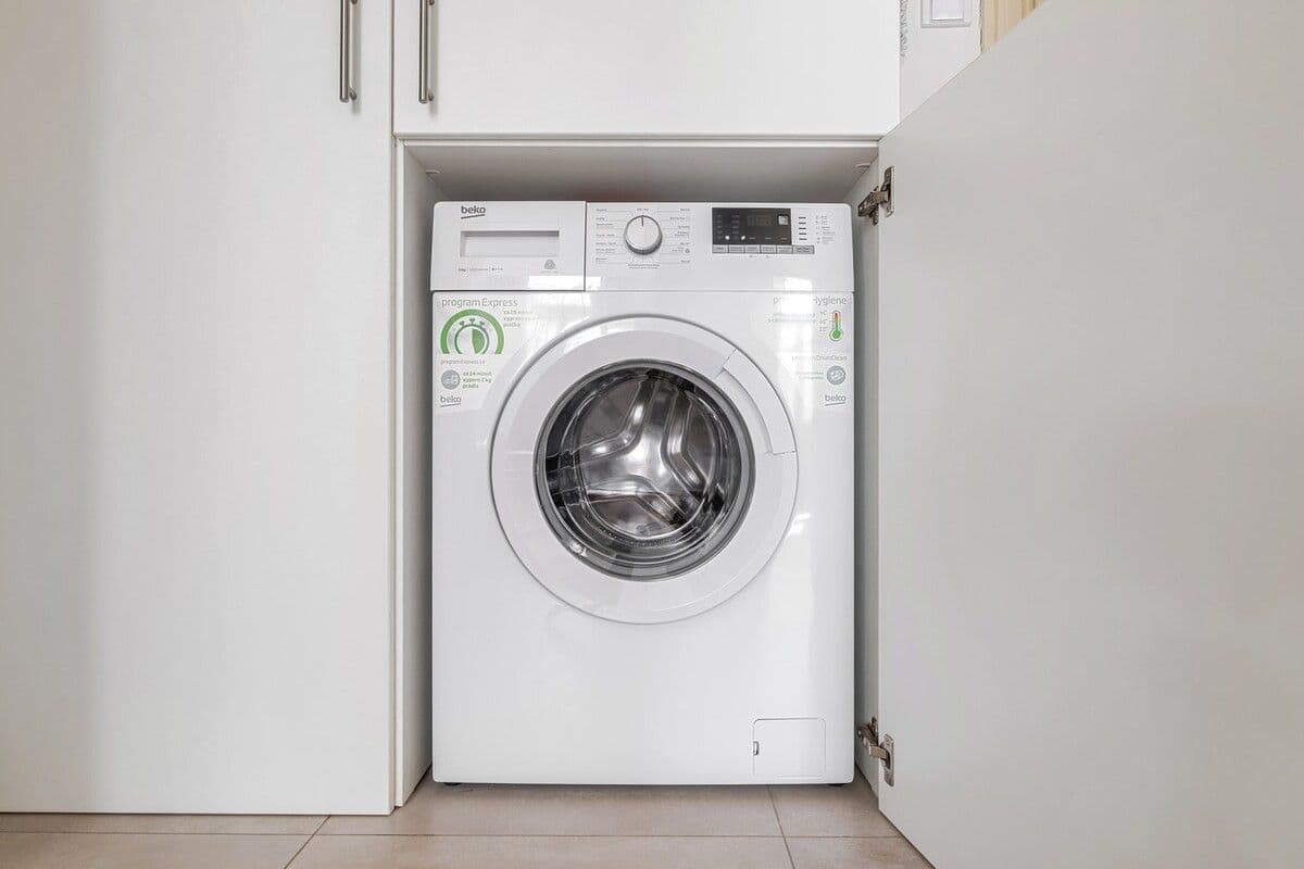 Prenájom bytu 48 m², Na Zderaze, Praha, Praha Prenájom bytu 48 m², Na Zderaze, Praha, Praha