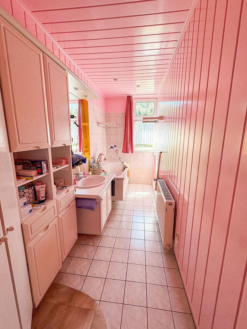 Prenájom bytu 6-izbový 115 m², Schwarzenberger Str. 75, Aue-Bad Schlema, Sasko Prenájom bytu 6-izbový 115 m², Schwarzenberger Str. 75, Aue-Bad Schlema, Sasko