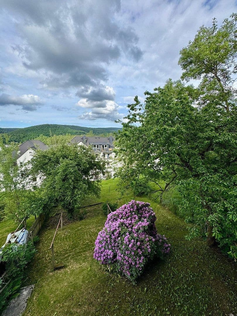 Prenájom bytu 6-izbový 115 m², Schwarzenberger Str. 75, Aue-Bad Schlema, Sasko Prenájom bytu 6-izbový 115 m², Schwarzenberger Str. 75, Aue-Bad Schlema, Sasko
