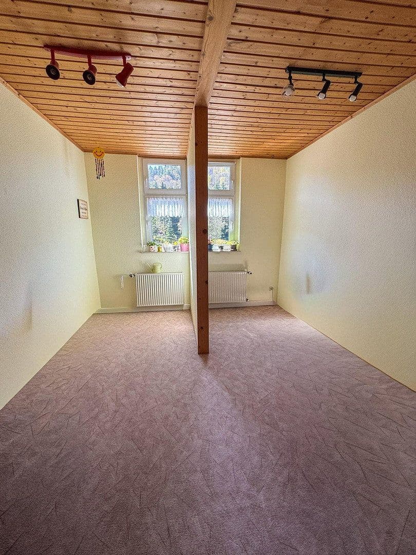Prenájom bytu 6-izbový 115 m², Schwarzenberger Str. 75, Aue-Bad Schlema, Sasko Prenájom bytu 6-izbový 115 m², Schwarzenberger Str. 75, Aue-Bad Schlema, Sasko