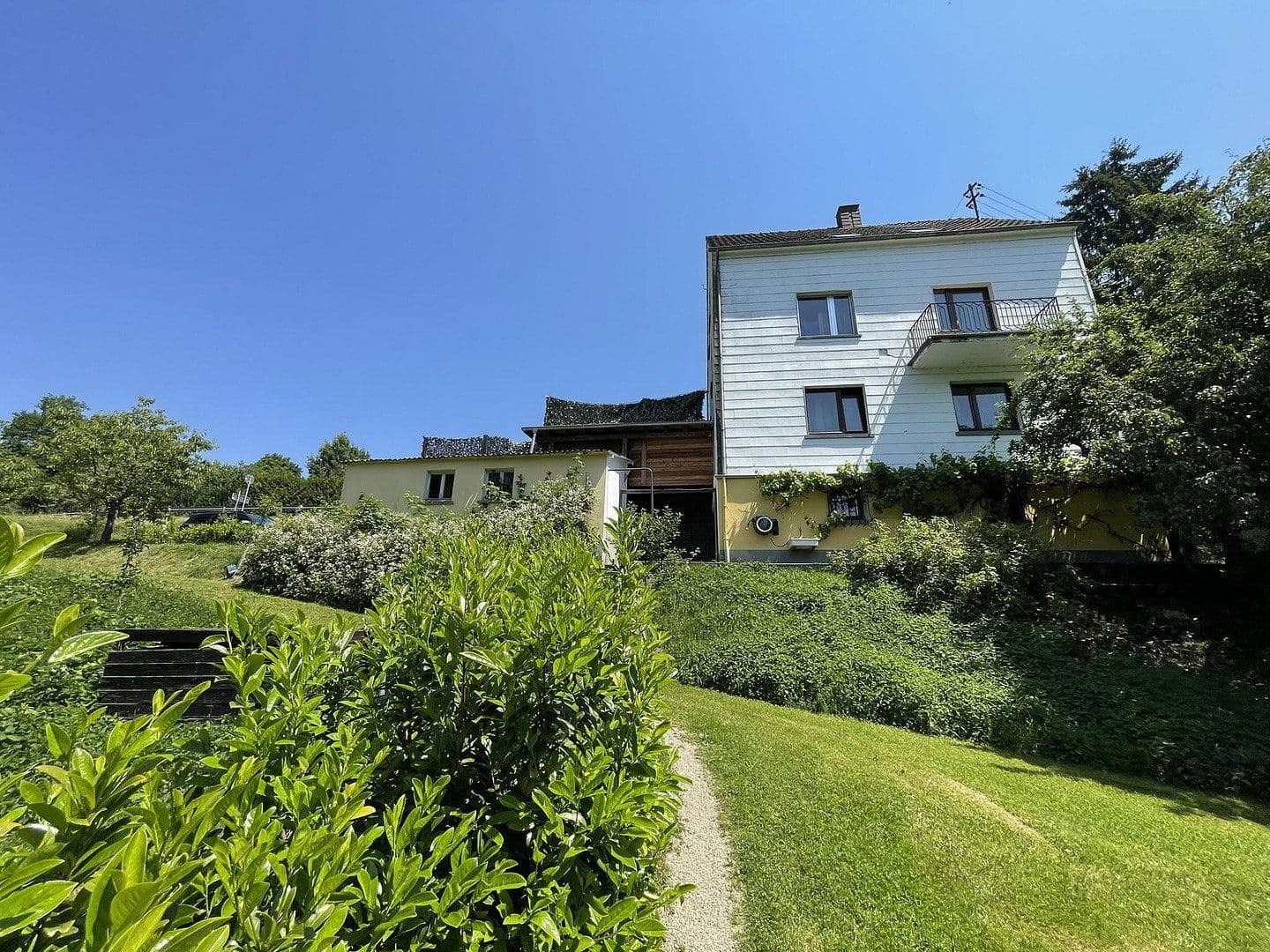 Predaj domu 160 m², pozemok 7.296 m², Gerolstein, Porýnie-Falcko Predaj domu 160 m², pozemok 7.296 m², Gerolstein, Porýnie-Falcko
