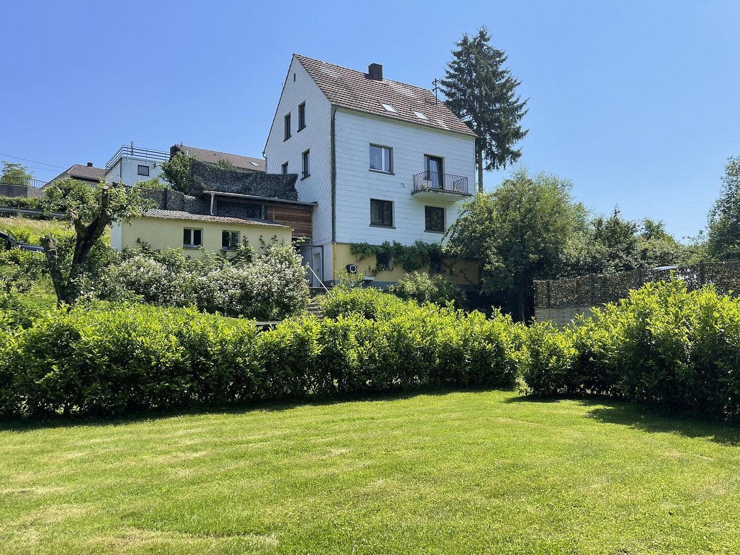 Predaj domu 160 m², pozemok 7.296 m², Gerolstein, Porýnie-Falcko Predaj domu 160 m², pozemok 7.296 m², Gerolstein, Porýnie-Falcko