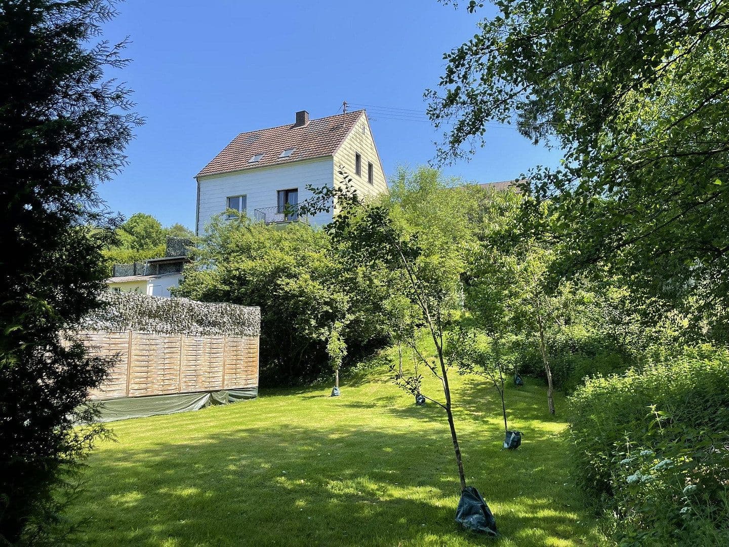 Predaj domu 160 m², pozemok 7.296 m², Gerolstein, Porýnie-Falcko Predaj domu 160 m², pozemok 7.296 m², Gerolstein, Porýnie-Falcko