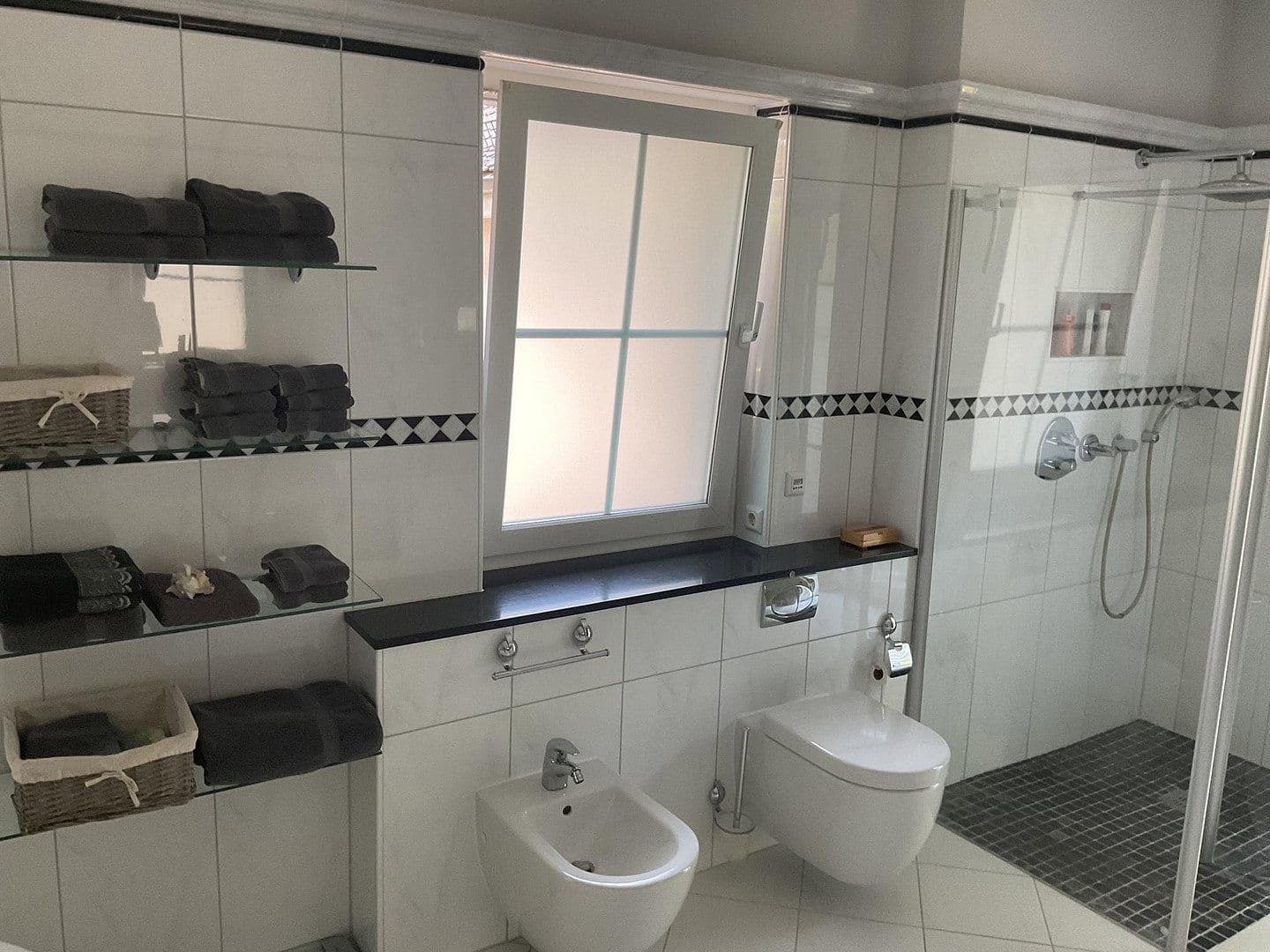 Predaj domu 250 m², pozemok 2.300 m², Glienicke/Nordbahn, Brandenbursko Predaj domu 250 m², pozemok 2.300 m², Glienicke/Nordbahn, Brandenbursko