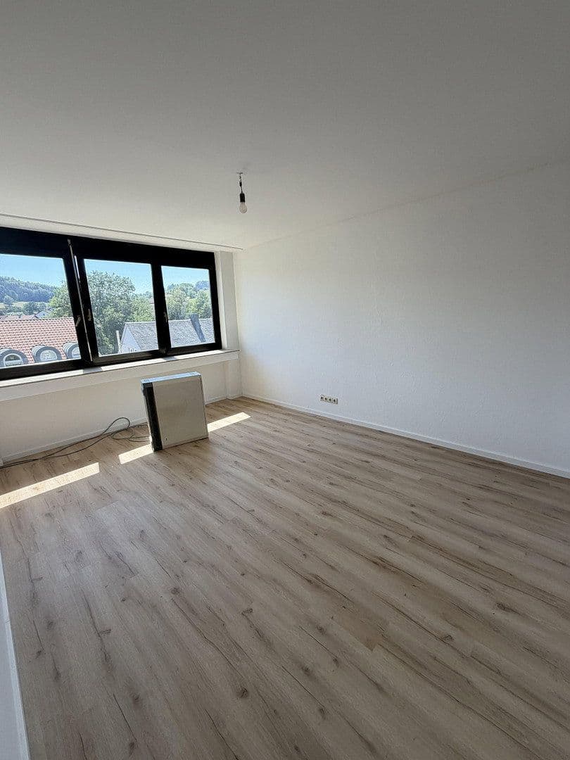Prenájom bytu 4-izbový 133 m², Ludwigstraße 70, Wald-Michelbach, Hesensko Prenájom bytu 4-izbový 133 m², Ludwigstraße 70, Wald-Michelbach, Hesensko