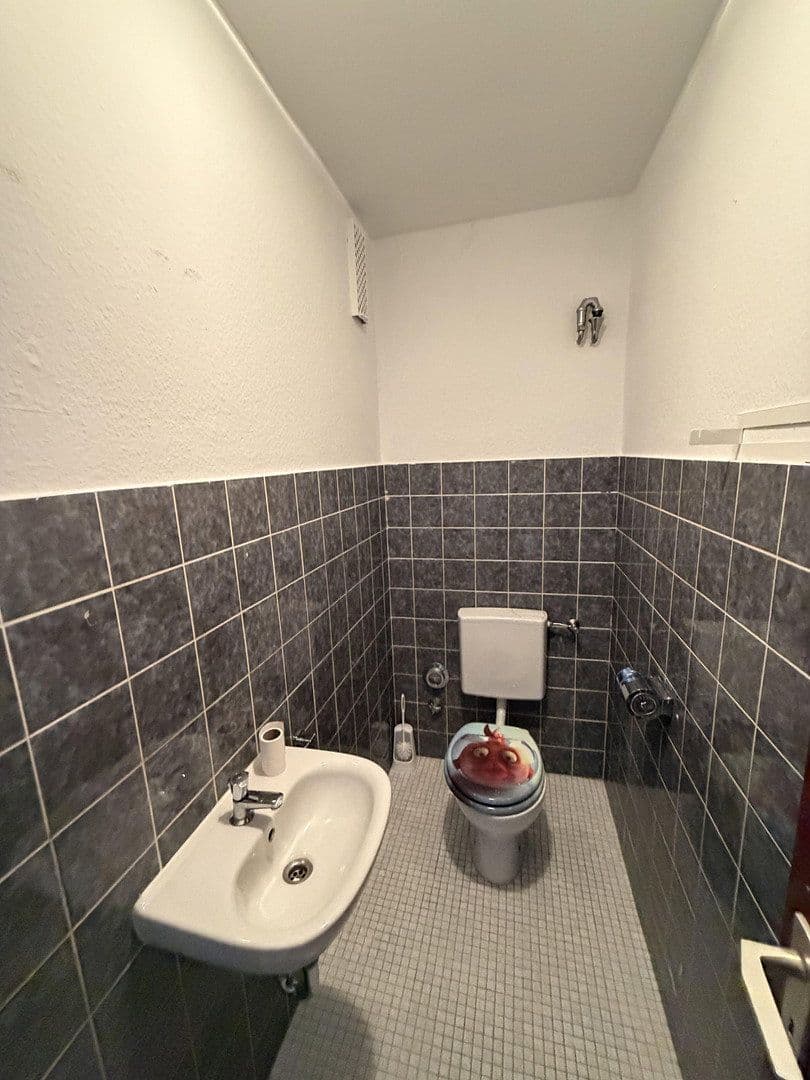 Prenájom bytu 4-izbový 133 m², Ludwigstraße 70, Wald-Michelbach, Hesensko Prenájom bytu 4-izbový 133 m², Ludwigstraße 70, Wald-Michelbach, Hesensko