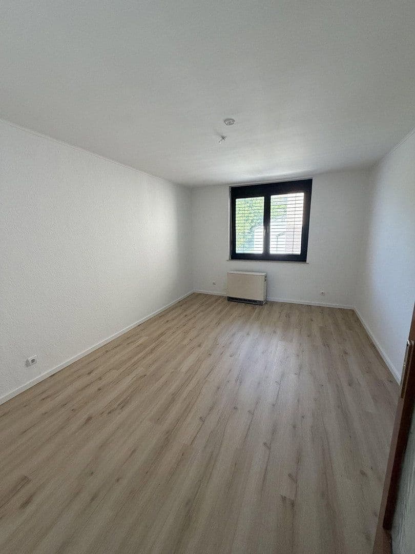 Prenájom bytu 4-izbový 133 m², Ludwigstraße 70, Wald-Michelbach, Hesensko Prenájom bytu 4-izbový 133 m², Ludwigstraße 70, Wald-Michelbach, Hesensko