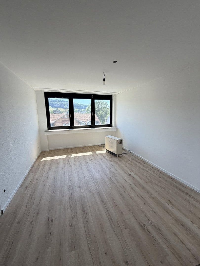Prenájom bytu 4-izbový 133 m², Ludwigstraße 70, Wald-Michelbach, Hesensko Prenájom bytu 4-izbový 133 m², Ludwigstraße 70, Wald-Michelbach, Hesensko