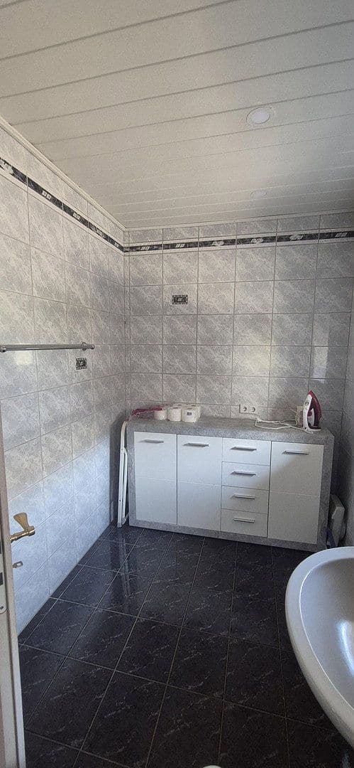 Prenájom bytu 3-izbový 110 m², Eudenbacherstr 134, Königswinter, Severné Porýnie - Westfálsko Prenájom bytu 3-izbový 110 m², Eudenbacherstr 134, Königswinter, Severné Porýnie - Westfálsko