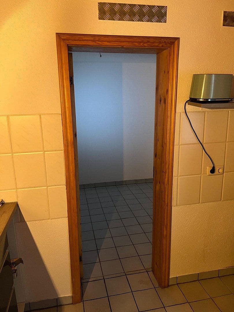 Prenájom bytu 3-izbový 80 m², Roermonder Strasse 279, Mönchengladbach, Severné Porýnie - Westfálsko Prenájom bytu 3-izbový 80 m², Roermonder Strasse 279, Mönchengladbach, Severné Porýnie - Westfálsko