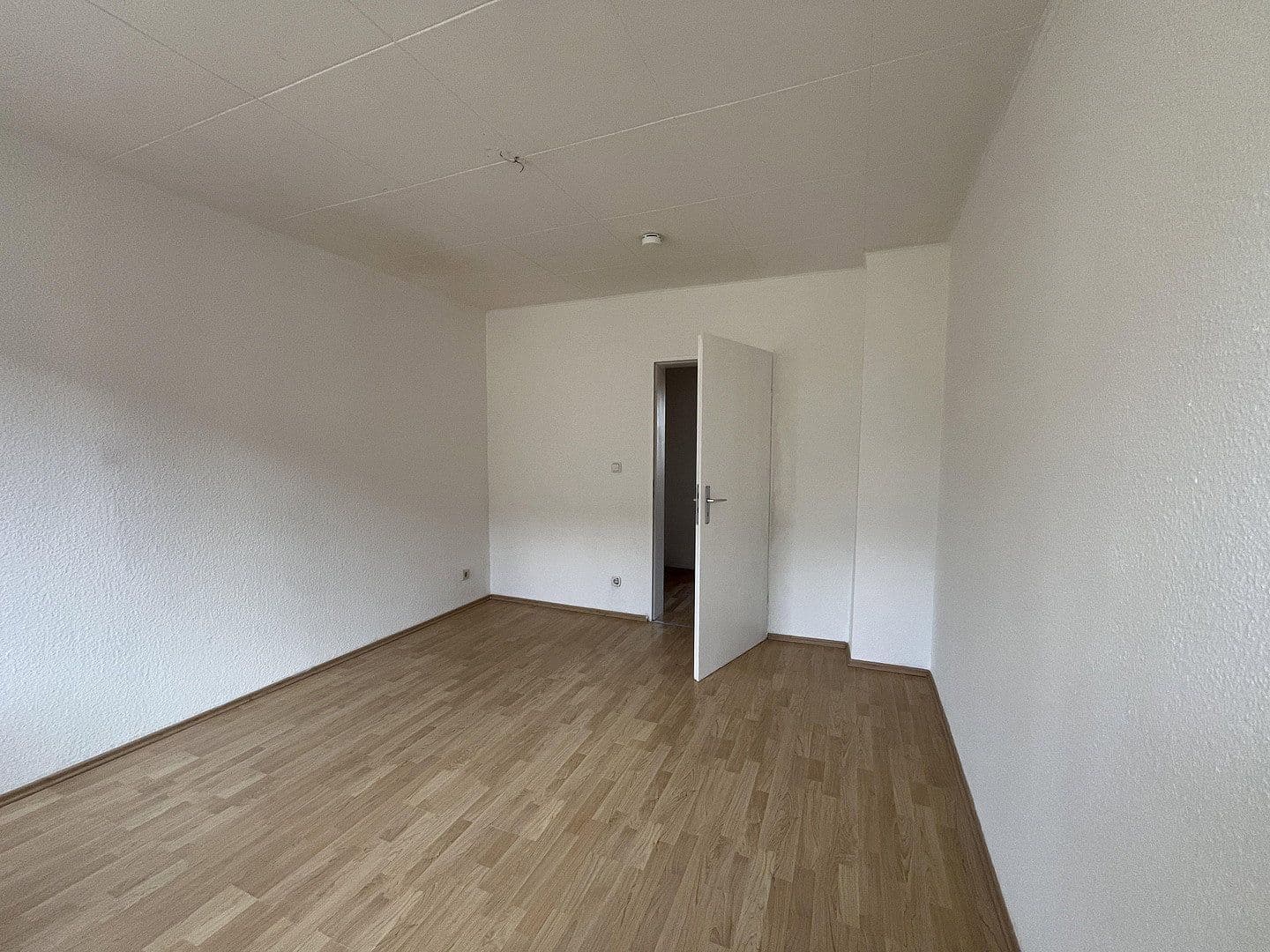 Prenájom bytu 3-izbový 65 m², Schmiedstraße 24, Oberhausen, Severné Porýnie - Westfálsko Prenájom bytu 3-izbový 65 m², Schmiedstraße 24, Oberhausen, Severné Porýnie - Westfálsko